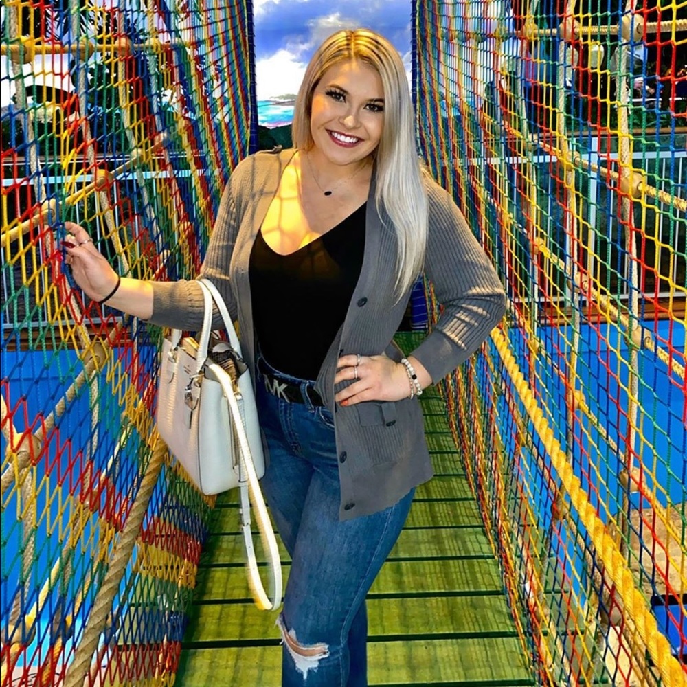 Meet your seller 😊 ~READ~